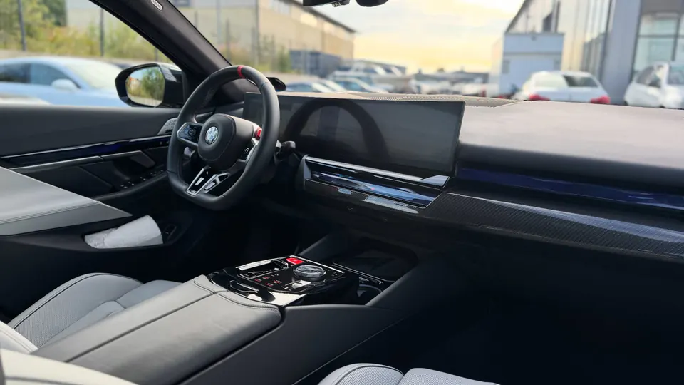 BMW:n mittaristo ja keskikonsoli